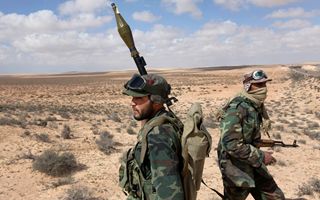 Tripoli, ribelli: "Abbiamo circondato sedi governo"